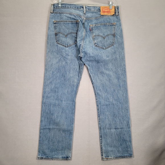 Levis 501 Jeans Men 36 Blue Straight Medium Wash Denim Button Fly Pants 36x30 - Picture 2 of 16